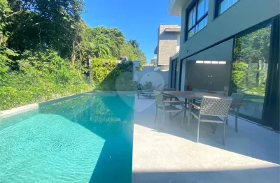 Duplex à venda com 6 quartos, sendo 6 suítes,  no condomínio golf club, bertioga - sp