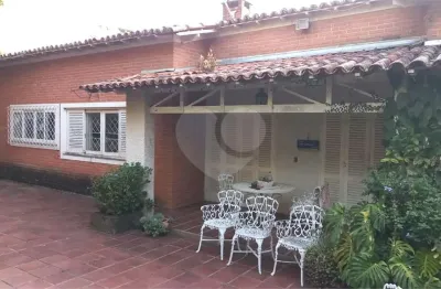 Casa à venda ou para alugar com 4 quartos, sendo 1 suíte,  no centro, vinhedo - sp