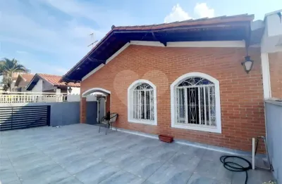 Casa à venda com 3 quartos, sendo 1 suíte,  em vila planalto, vinhedo - sp
