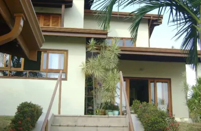 Casa  à venda com 3 quartos, sendo 3 suítes,  no condomínio delle stelle, louveira - sp