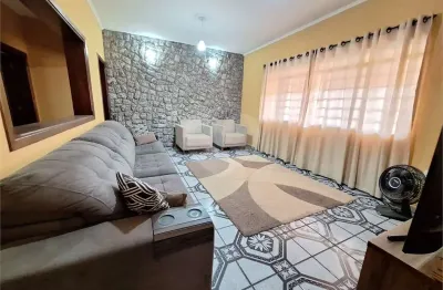 Casa à venda com 3 quartos, sendo 1 suíte,  em aquários, vinhedo - sp