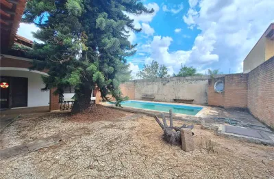 Casa à venda com 3 quartos, sendo 1 suíte,  no centro, vinhedo - sp