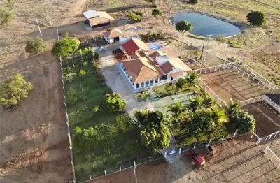 Fazenda à venda com 6 quartos, sendo 1 suíte,  no centro, capitão enéas - mg
