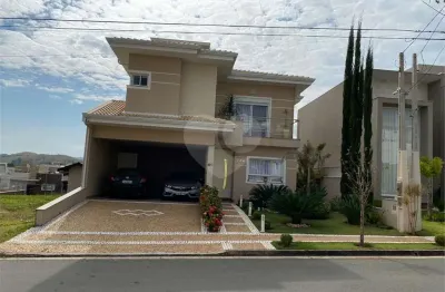 Casa  à venda com 3 quartos, sendo 3 suítes,  no condomínio portal do jequitibá, valinhos - sp
