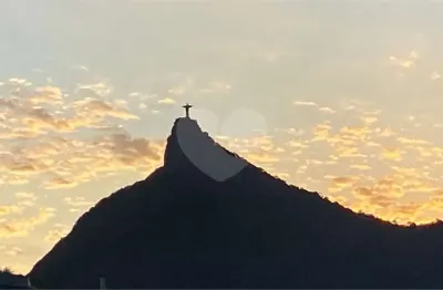 Apartamento à venda com 4 quartos, sendo 3 suítes,  no condomínio do edifício central park, rio de janeiro - rj