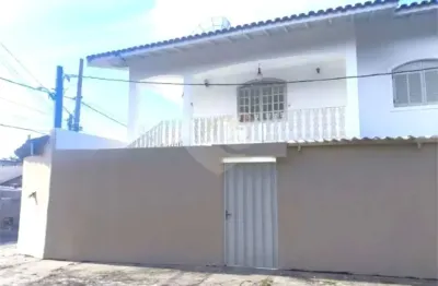 Casa à venda com 3 quartos, sendo 1 suíte,  no centro, vinhedo - sp