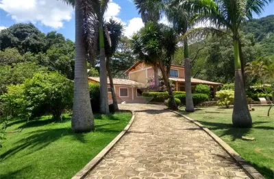 Chácara à venda com 4 quartos, sendo 1 suíte,  em bairro dos pires, extrema - mg