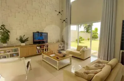 Casa  à venda com 3 quartos, sendo 3 suítes,  no condomínio alpes de vinhedo, vinhedo - sp