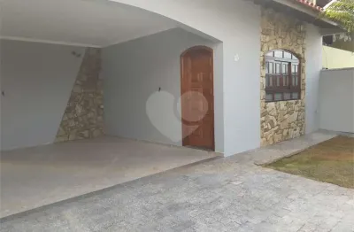 Casa à venda com 4 quartos, sendo 1 suíte,  em bairro capela, vinhedo - sp