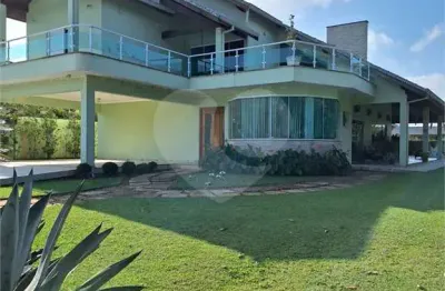 Casa  à venda com 4 quartos, sendo 4 suítes,  no condomínio bougainville, peruíbe - sp