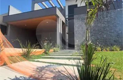 Casa  à venda com 3 quartos, sendo 3 suítes,  no condomínio recanto dos paturis, vinhedo - sp