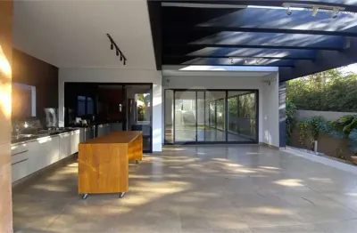 Casa  à venda com 4 quartos, sendo 3 suítes,  no condomínio vila d&apos;oro, vinhedo - sp