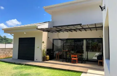 Casa  à venda com 3 quartos, sendo 3 suítes,  no condomínio Vila Hípica Ii, Vinhedo - SP