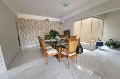Casa à venda, de 04 quartos, sendo 03 suítes, no bairro jardim são bento