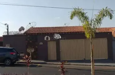 Casa à venda no bairro de lurdes com suíte e piscina