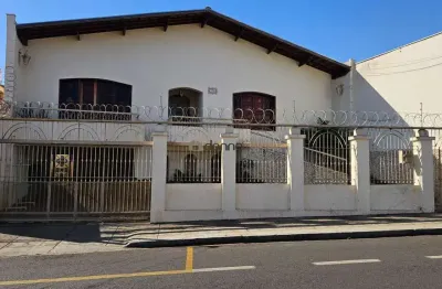 Casa à venda em ótima localização no abadia, com 3 salas amplas, 3 quartos sendo duas suítes, roupeiro, planejado com madeira, piscina aquecida uberaba - mg