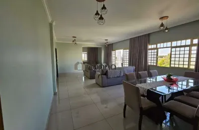 Apartamento com 4 quartos e 3 suites, sala de tv e sala de estar com dois ambientes, no mercês