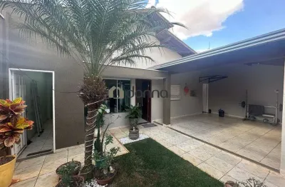 Casa residencial à venda em uberaba (manhattan) - 3 dormitórios, 2 suítes, 160 m², varanda gourmet, 2 vagas