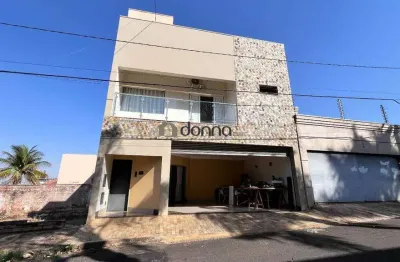 Casa com excelente padrão de acabamento e ótima localização