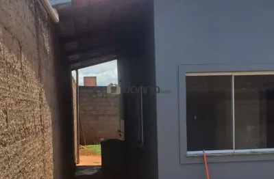 Casa com 2 quartos à venda na Rua Sinfrônio Honório da Silva, Parque Colibri, Uberaba