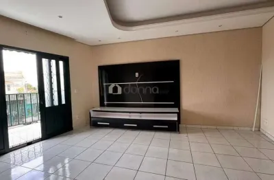 Amplo sobrado à venda, com excelente distribuição e localização privilegiada.