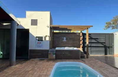 Casa à venda em Uberaba (Parque das Laranjeiras II) — 3 vagas, piscina e churrasqueira