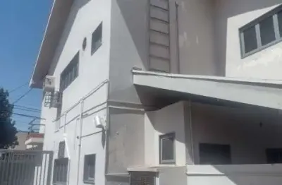 Sobrado com casa no fundo adaptado para fábrica de jóias/semi jóias 08 salas, 01 recepção + escritório privado, 4 vagas de garagem, 4 banheiros, casa