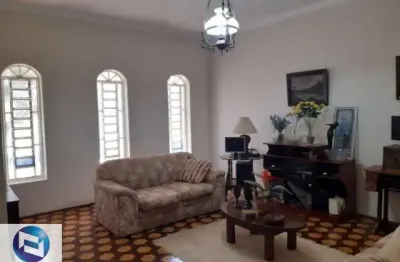 Ótima casa á venda e locação, bairro sao pedro, prox. hb, famerp,3 quartos sendo 1 suíte, 2 quartos reversíveis, garagem 2 carros,  despensa no fundo.