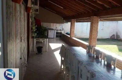 Casa à venda em são josé do rio preto-sp: 3 quartos, 1 suíte, 2 salas, 3 banheiros, 5 vagas de garagem, 150m² no jardim mugnani.