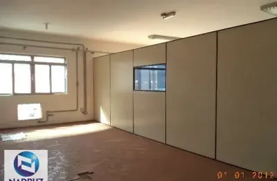 Todo o segundo andar do prédio disponivel para locação,  possui elevador, 12 salas de tamanhos variados, 04 banheiros, cozinha, bem dividido, ideal pa