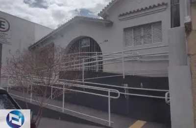 Casa comercial reformada para locação, bairro santa cruz, vila ercilia, 4 salas, 3 banheiros, acessibilidade, varanda, quintal, area de serviço, acess