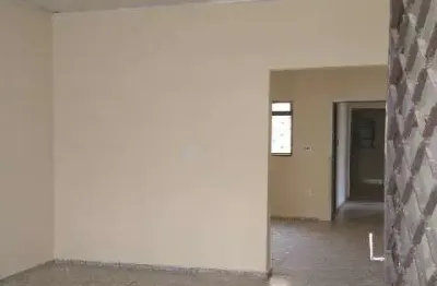 Casa residencial para locação, vila elvira, 03 dormitórios, sala, copa, cozinha, 01 banheiro, garagem, quintal, fácil acesso para o centro da cidade.