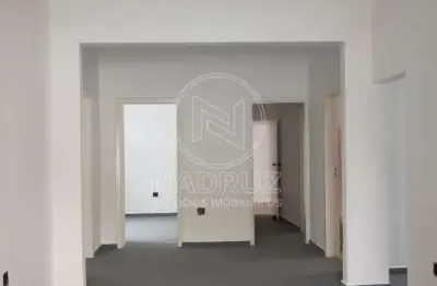 Oportunidade imperdível: Casa comercial de 200m² na Vila Santa Cruz, São José do Rio Preto - SP, 08 salas, 02 banheiros, 1 vaga.