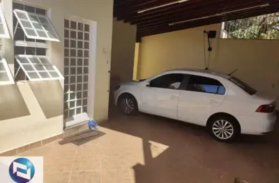 Imóvel de luxo no bairro Imperial, São José do Rio Preto-SP: 4 quartos, 2 suítes, 2 salas, 3 banheiros, 2 vagas, 200m². Venha conhecer!