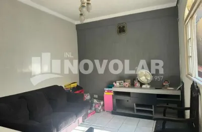 Terreno de 177m² com duas moradias, garagem para 5 veículos, terraço e depósito