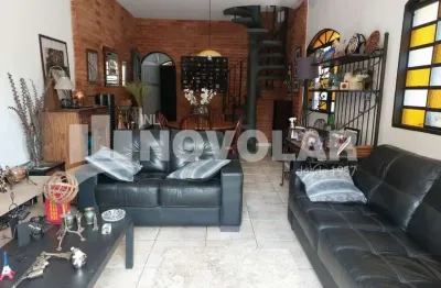 Incrível oportunidade de venda! 2 sobrados na vila sabrina