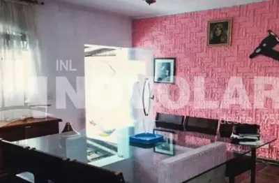 Sobrado com 4 dormitórios sendo 2 suites, 3 banheiros, 6  vagas.