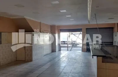 Prédio comercial com loja 125m2 vão livre. parte superior dois apartamentos. para locação na  mooca.