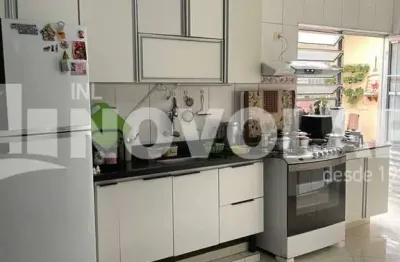 Casas em terreno ideal para investidores ou construtores com 3 casas no local, jardim japão