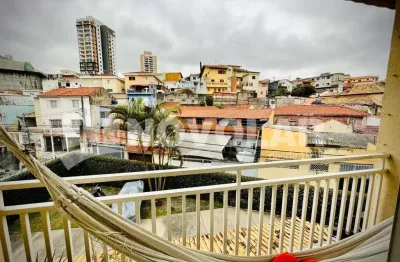 Sobrado de 3 quartos com suíte e hidromassagem em condomínio fechado - espaço amplo.