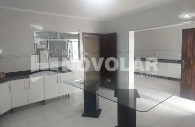 Casa térrea com 2 dormitórios à venda, 132 mts²  de ac, 180 mts²  de at,  na vila guilherme