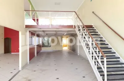 Prédio comercial na luz no centro de sp reformado. em avenida principal com intenso movimento