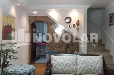 Espaço confortável e versátil: sobrado de 2 dormitórios com opção de permuta em santos!