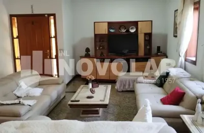 Sobrado com 391 metros quadrados de área total, jardim guapira