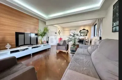 Apartamento 3 dormitórios 1 suíte, em andar alto e com 2 vagas de garagem cobertas.