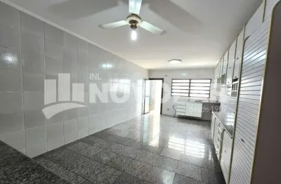 Sobrado na água fria com 3 dormitórios (1 suite),  4 vagas e pequena piscina