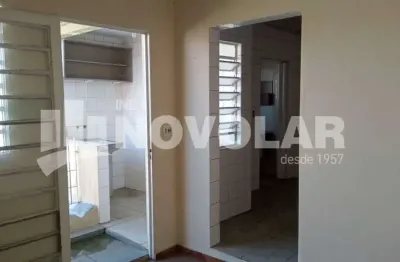 Casa assobradada 1 dormitório para alugar na vila constança ? quintal e 68m²