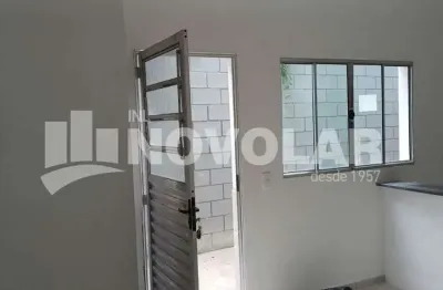 Casa com 2 quartos para alugar na Vila Nivi, São Paulo 