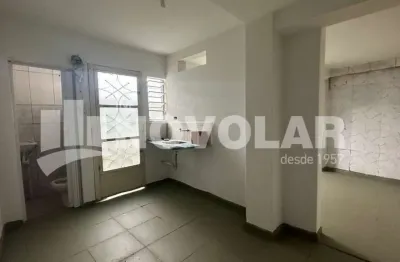 Casa térrea para locação na parada inglesa com 1 dormitório.
