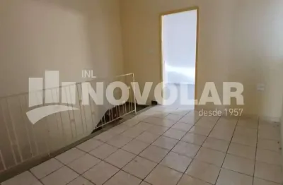 Casa assobradada no jardim japão, com 2 dormitórios, sala